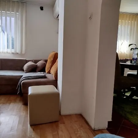 Bukuljska Kuca 아란젤로바츠